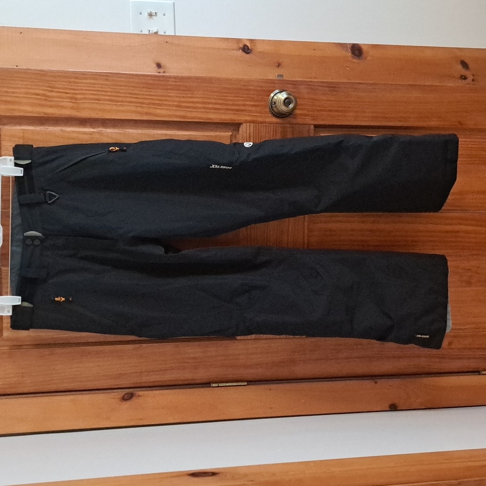 Snow pants (ski or snowboard)